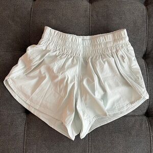 Lululemon Tracker 4” Short - Size 6, NWOT
